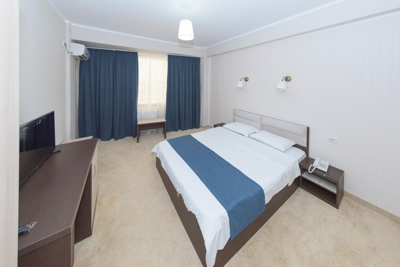 Hotel Promenada Мамая Екстериор снимка