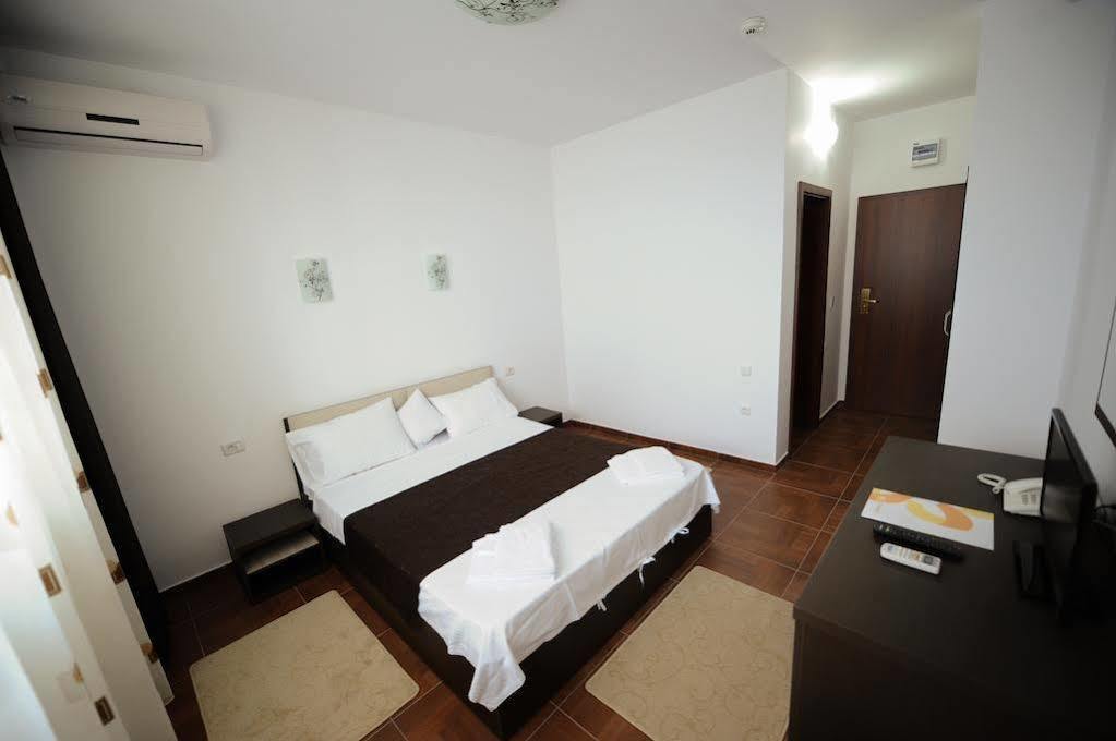 Hotel Promenada Мамая Екстериор снимка